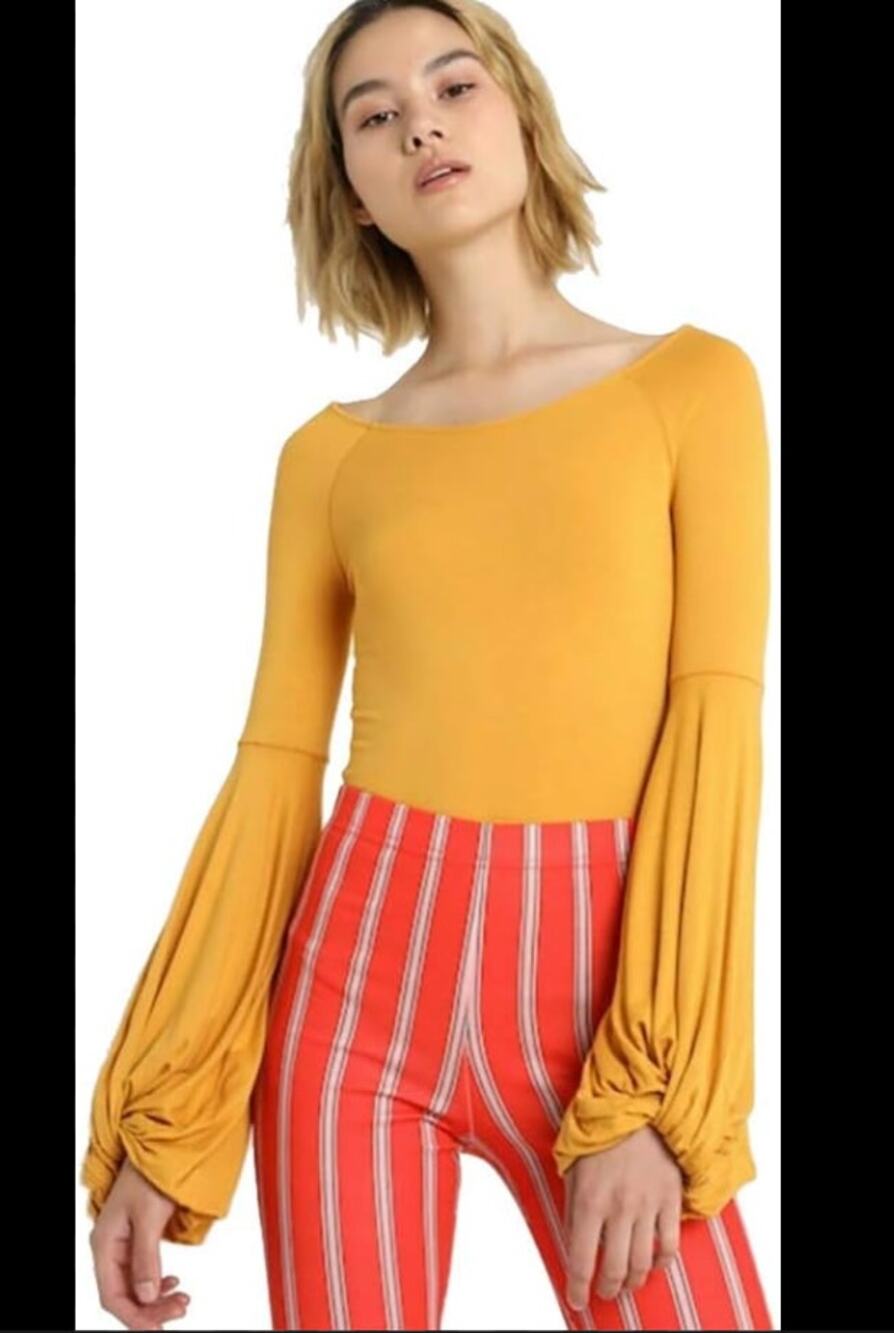 FREE PEOPLE Yellow Scoop Neck Long Twist Sleeve To The Tropics Basic T-Shirt M